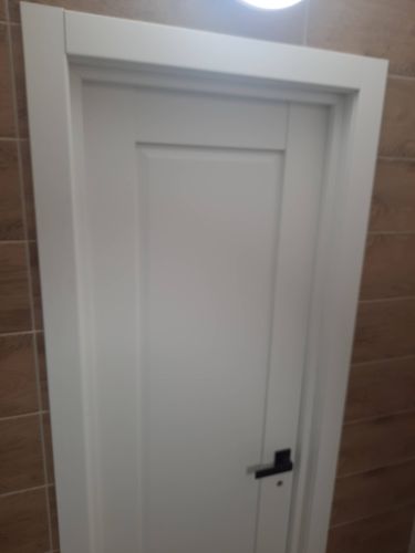 Установлена складная конструкция, обеспечивающая экономию пространства. Закреплены направляющие, смонтированы панели, проверена плавность работы. Установлена фурнитура, проведена регулировка.