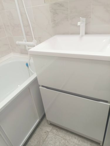 Установка комплекта: пенал + тумба +раковина + смеситель + зеркало