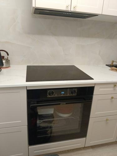 Установка и подключение электрической варочной поверхности Установка и подключение измельчителя пищевых отходов Установка и подключение встраиваемого электрического духового шкафа