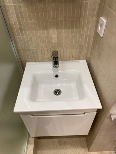 Извлечен износившийся элемент, установлен новый механизм, проверена герметичность, восстановлена функциональность, устранены протечки, обеспечена плавная работа крана.