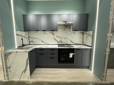 Сборка и установка кухонного каркаса Установка столешницы ДСП Установка стеновой панели МДФ/ДСП