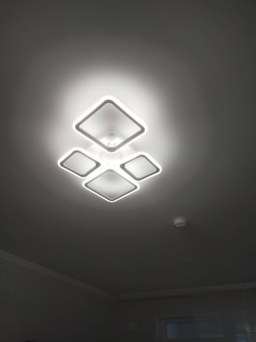 Установлено новое осветительное устройство, подключены провода, проверена работа, закреплено на потолке, обеспечено равномерное освещение, заменена старая конструкция, проверена безопасность.