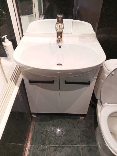 Выполнена замена старого крана на новый, обеспечена герметичность соединений, проверена работа системы, устранены протечки, восстановлена подача воды, проверена функциональность.