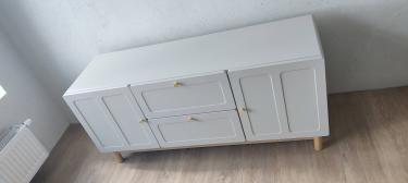 Собрана мебель с выдвижными секциями: установлены направляющие, закреплены фасады, прикручены ручки, выровнены ножки, проверена устойчивость, обеспечена плавность движения ящиков.