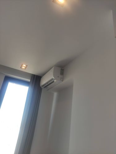 Выполнена очистка фильтров и деталей устройства, устранены загрязнения, улучшена работа системы, обеспечена свежесть воздуха в помещении.