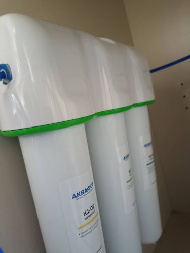 Установка проточного фильтра под мойку