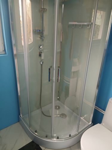 Установка душевой кабины шириной до 90 см