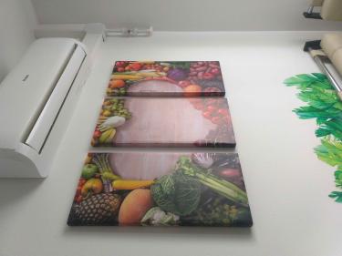 Изображение демонстрирует завершенную работу по замене плафона. Старый светильник снят, установлен новый элемент, обеспечивающий обновленный вид и улучшенное освещение в помещении.