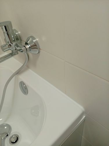 Установка смесителя (на готовые коммуникации)