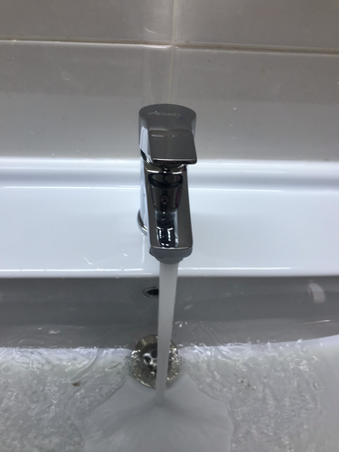 Установлен новый запорный элемент, обеспечивающий надежное функционирование водопроводной системы. Проверена герметичность соединений, устранены протечки, восстановлена подача воды.