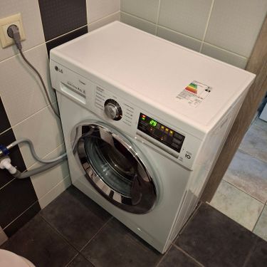 Установка отдельностоящей стиральной машины с подключением