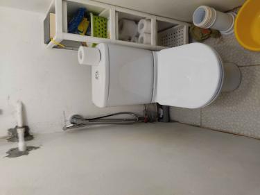 Установлено новое сантехническое оборудование, подключены коммуникации, проверена герметичность соединений, выполнена отделка прилегающей поверхности, убраны остатки старого устройства.