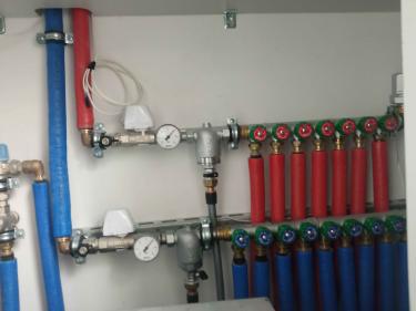 Проведена замена неисправных труб, отрегулированы клапаны, установлены новые манометры. Проверена герметичность соединений, устранены протечки, восстановлена функциональность системы.