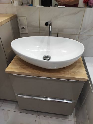 Удалены крепления, отключены коммуникации, снята сантехника, освобождена поверхность, подготовлено пространство для дальнейших работ.