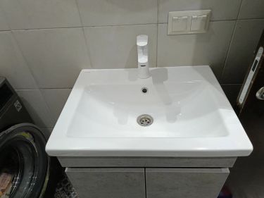 Установка раковины с тумбой