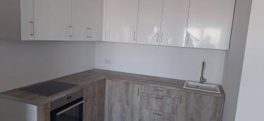 Снятие одного слоя обоев и клея с стен