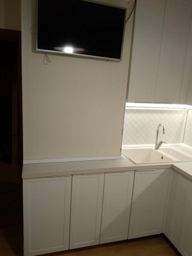 Проведена установка новой варочной панели: демонтирована старая, выполнено подключение, проверена работоспособность, обновлена герметизация, очищено рабочее место.