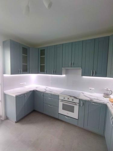 Установлена система воздухообмена в доме: смонтированы воздуховоды, подключены вытяжки, проведены работы по герметизации соединений, обеспечена циркуляция воздуха для комфортного микроклимата.