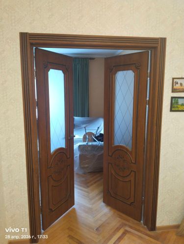 Установка межкомнатной двухстворчатой двери