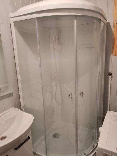 Установка душевой кабины шириной до 90 см