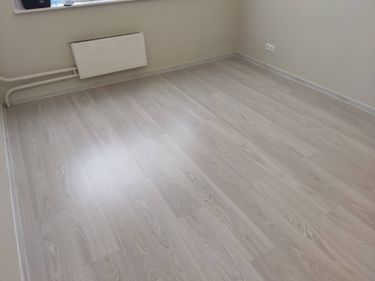 Монтаж пластикового плинтуса