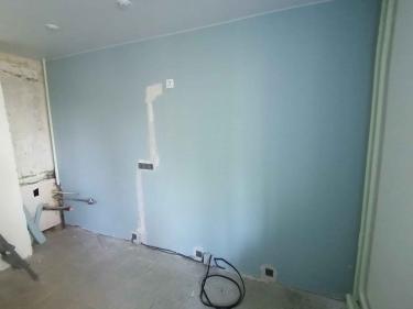 Проведены точные измерения для установки потолочного покрытия. Учтены все параметры и особенности помещения для дальнейшего монтажа. Завершены подготовительные работы.