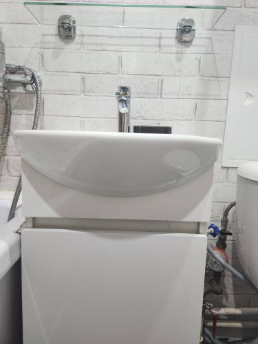 Установка раковины с тумбой