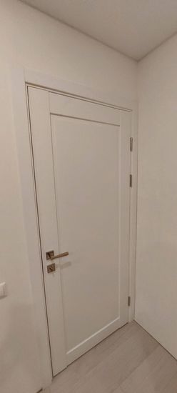 Установлена складная конструкция, закреплены направляющие, соединены панели, проверена плавность движения, отрегулированы петли, установлены ручки, обеспечена надежная фиксация.