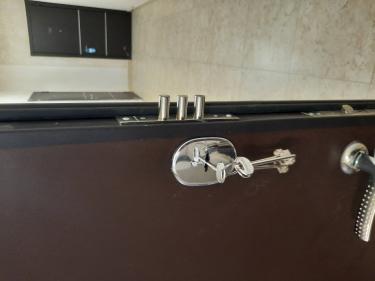 Замена (установка) замка металлической входной двери