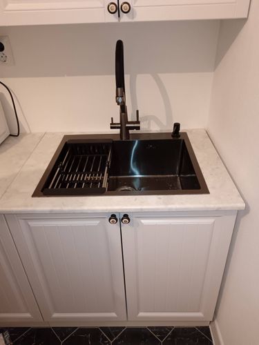 Установка и подключение врезной мойки Установка и подключение смесителя