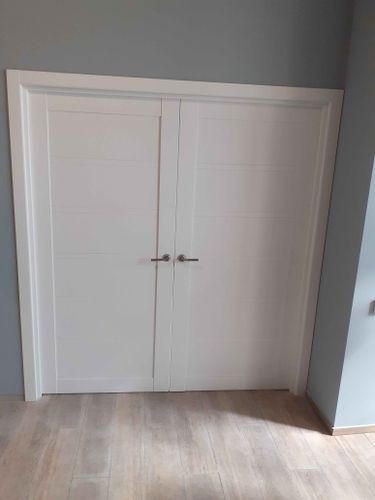 Установлен новый механизм в полотно, выполнено точное сверление, закреплены ручки, проверена функциональность. Дверь закрывается плавно, без зазоров, обеспечивая надежность и комфорт.