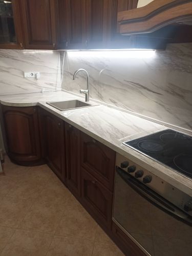 Установка и подключение врезной мойки Установка и подключение смесителя Установка столешницы ДСП