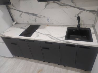 Установка и подключение врезной мойки Установка и подключение смесителя Установка столешницы ДСП