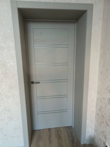 Установка дверного наличника