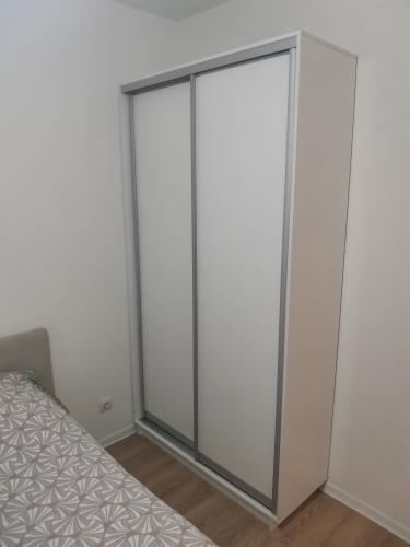 Сборка двухдверного шкафа-купе