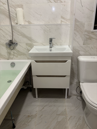 Установка раковины с тумбой