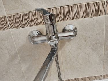 Установка смесителя (на готовые коммуникации)