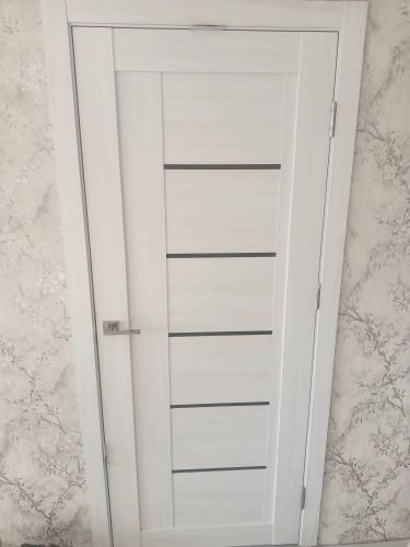 Установлена новая створка, закреплены петли, врезана ручка, отрегулированы зазоры, зафиксирована коробка, проверена плавность хода, завершена отделка откосов, выполнена уборка рабочего места.