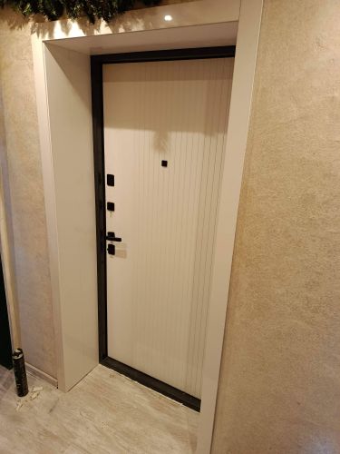 Установка доборов по периметру для входных дверей со сращиванием