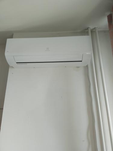 Высотные работы Устройство дренажного слива конденсата кондиционера