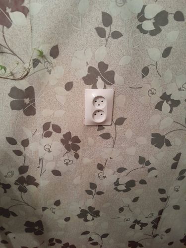 Установка розетки на готовые коммуникации