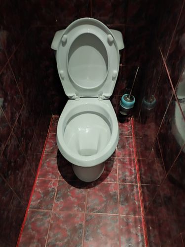 Установлено новое сантехническое оборудование, подключено к водопроводу и канализации, проверена герметичность соединений, произведена регулировка бачка, выполнена уборка рабочего места.