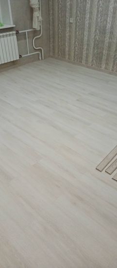 Монтаж пластикового плинтуса