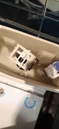 Установлено новое сантехническое оборудование, подключены коммуникации, проверена герметичность соединений, выполнена регулировка сливного механизма, произведена очистка рабочей зоны.