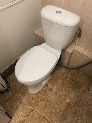 Установлено новое сантехническое оборудование, подключены коммуникации, проверена герметичность соединений, выполнена фиксация к полу, обеспечена функциональность и эстетичность пространства.