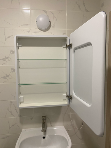 Монтаж зеркального шкафа с подсветкой