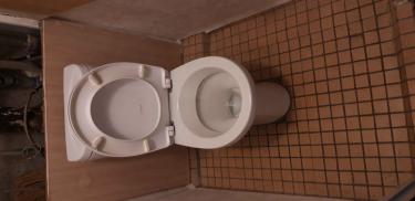 Установлено новое сантехническое оборудование, подключены коммуникации, проверена герметичность соединений, выполнена отделка прилегающих поверхностей, обеспечена функциональность системы.