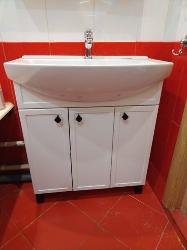 Установка раковины с тумбой