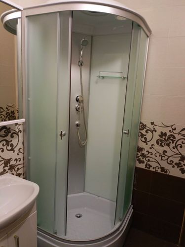 Установка душевой кабины шириной до 90 см