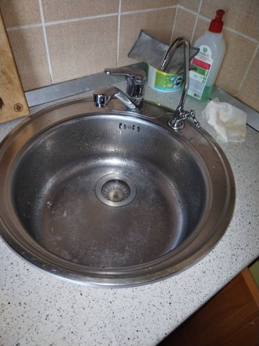 Установка проточного фильтра под мойку